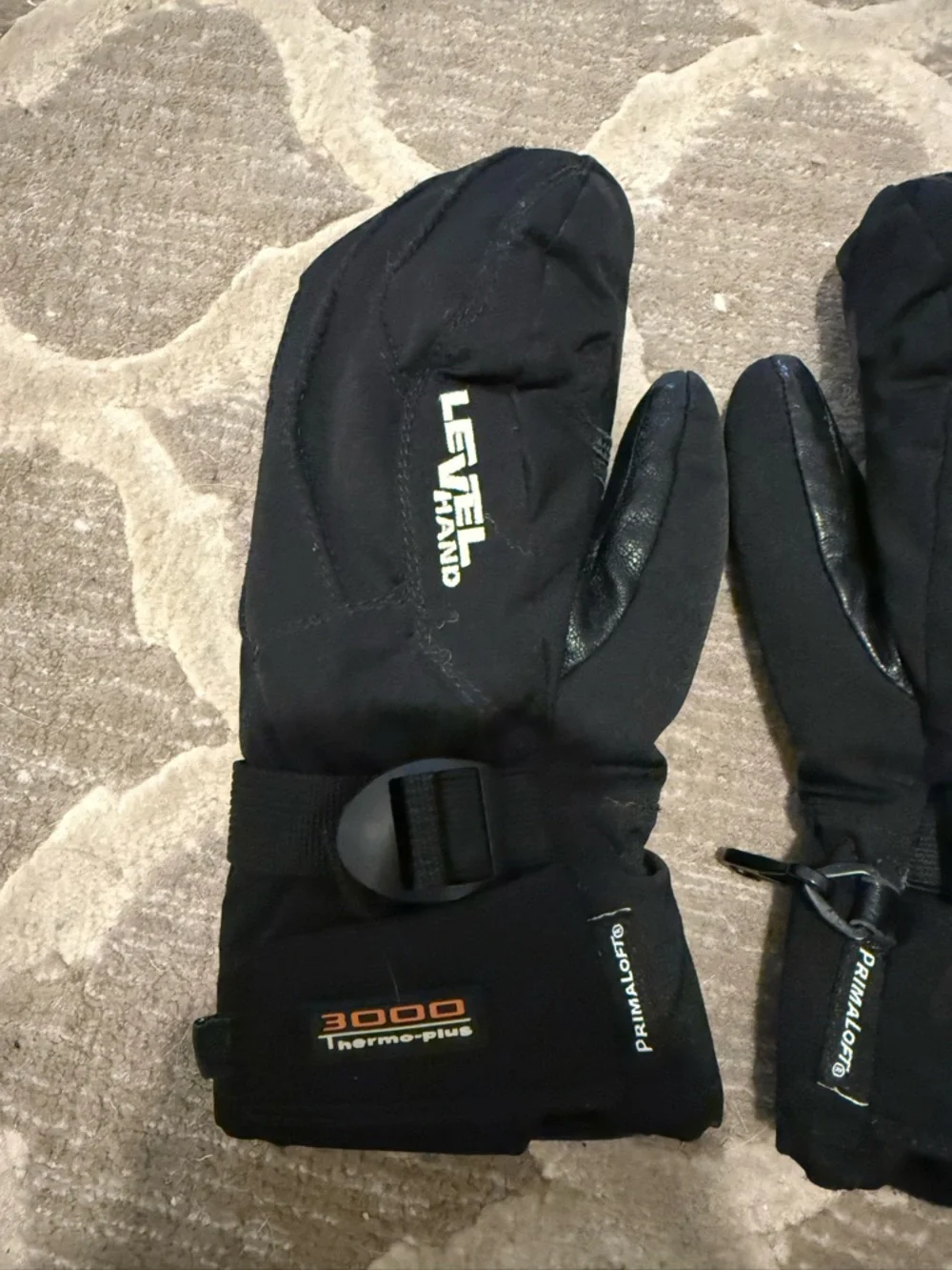 Level insulated black